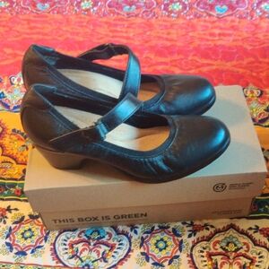 Like New Clarks Leather Emily Mabel With Box Size 8